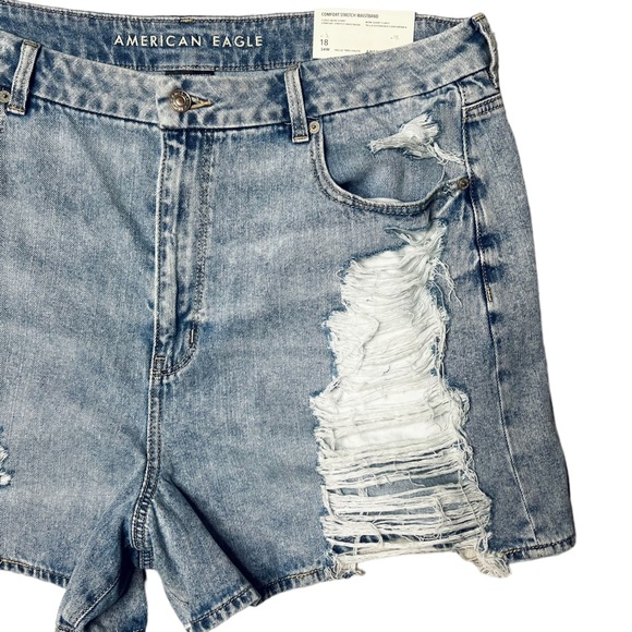 American Eagle Women's Distressed Curvy Mom Short Light Wash Size 18 NWT‎ - Picture 4 of 13